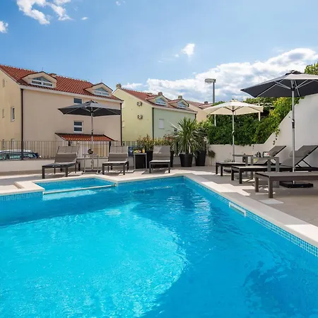 A&d Deluxe Dani With Swimming Pool *