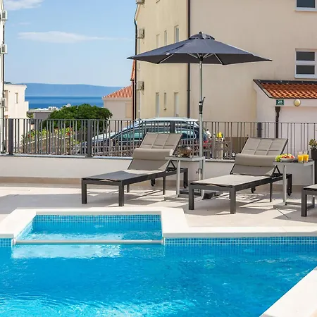 A&d Deluxe Dani With Swimming Pool Daire Promajna