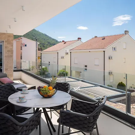 A&d Deluxe Dani With Swimming Pool Apartment Promajna