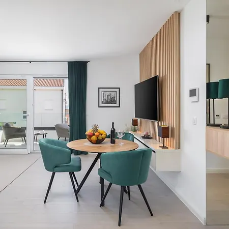 A&d Deluxe Dani With Swimming Pool Apartment