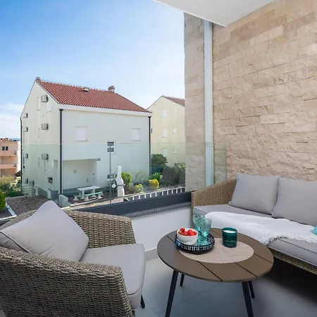 A&d Deluxe Dani With Swimming Pool Apartment