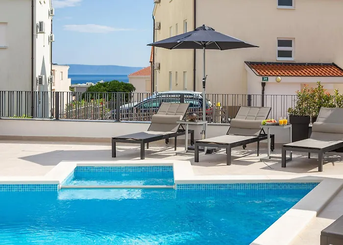 A&d Deluxe Dani With Swimming Pool Daire Promajna